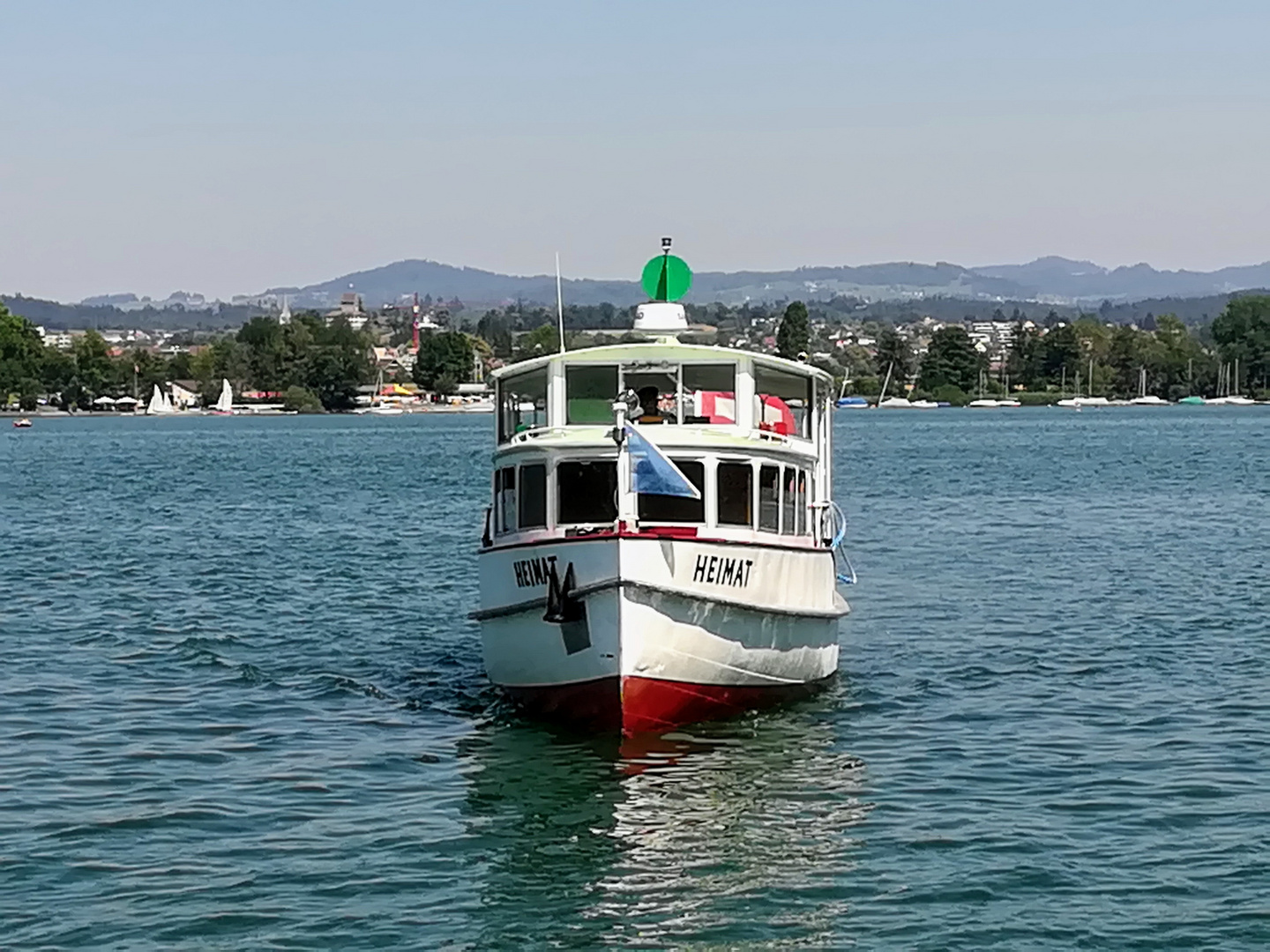 Schiff Heimat auf Kurs auf dem Greifensee /Schweiz 