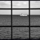 schiff hinter gittern