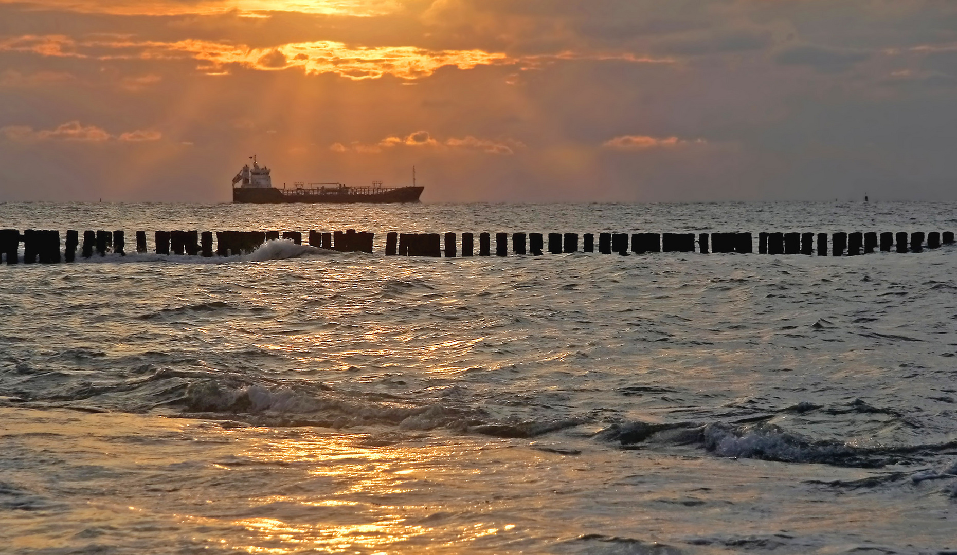 Schiff im Abendlicht