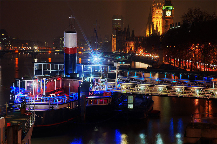 Schiff im Hafen