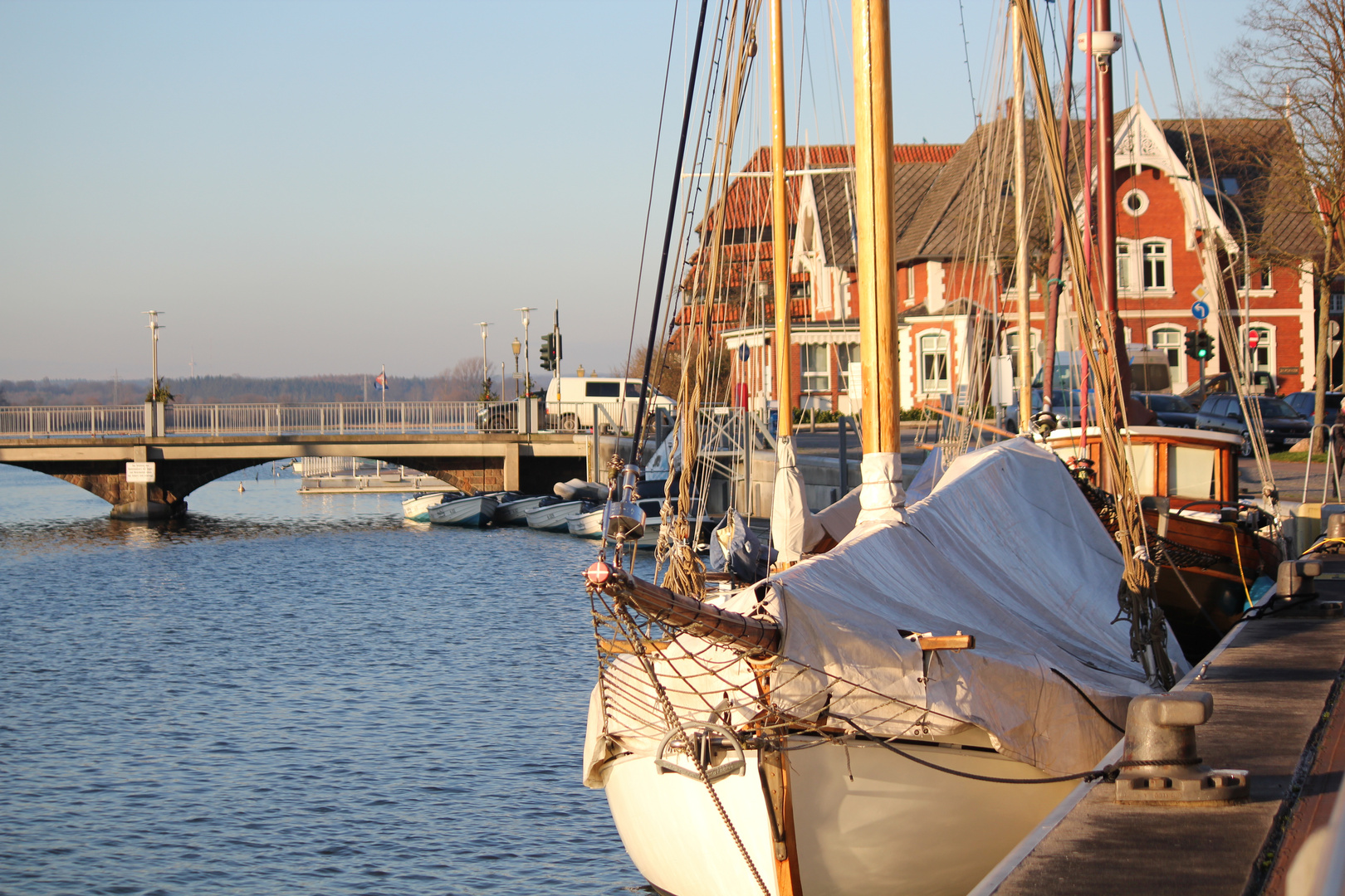 Schiff im Hafen