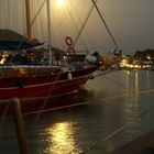 Schiff im Hafen von Bodrum bei Vollmond