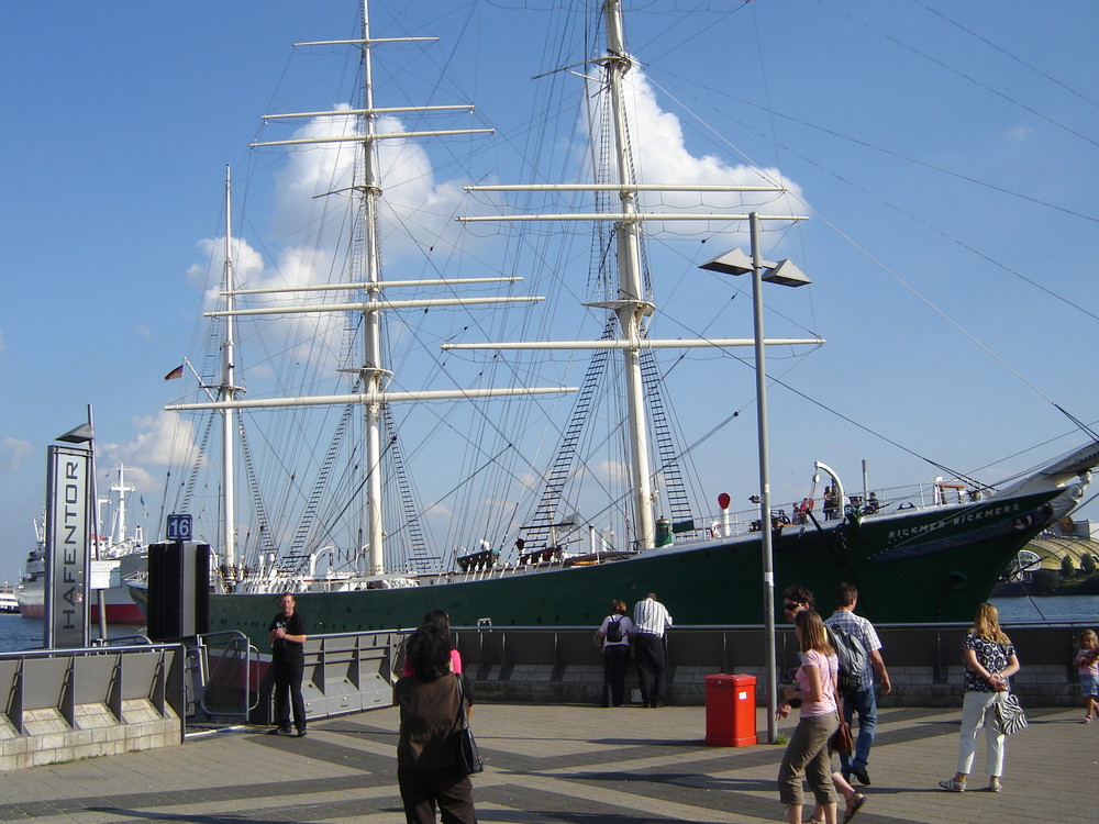 Schiff im Hamburger Hafen