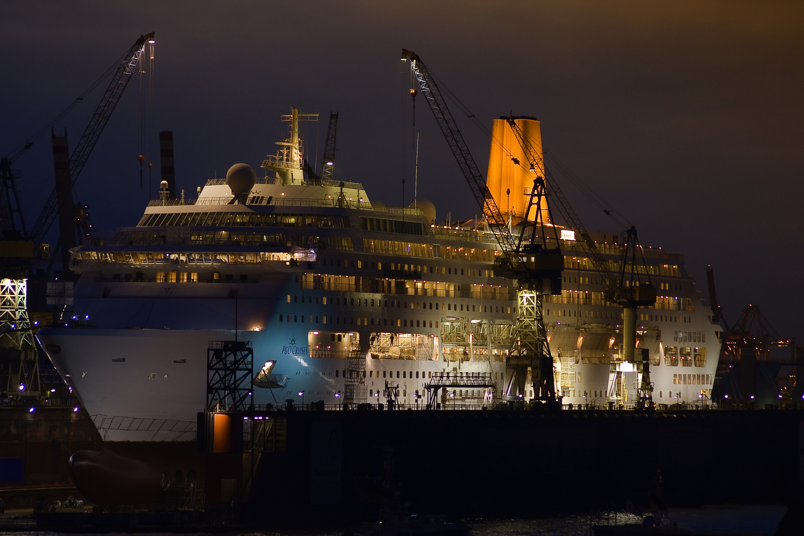 Schiff im Hamburger Hafen