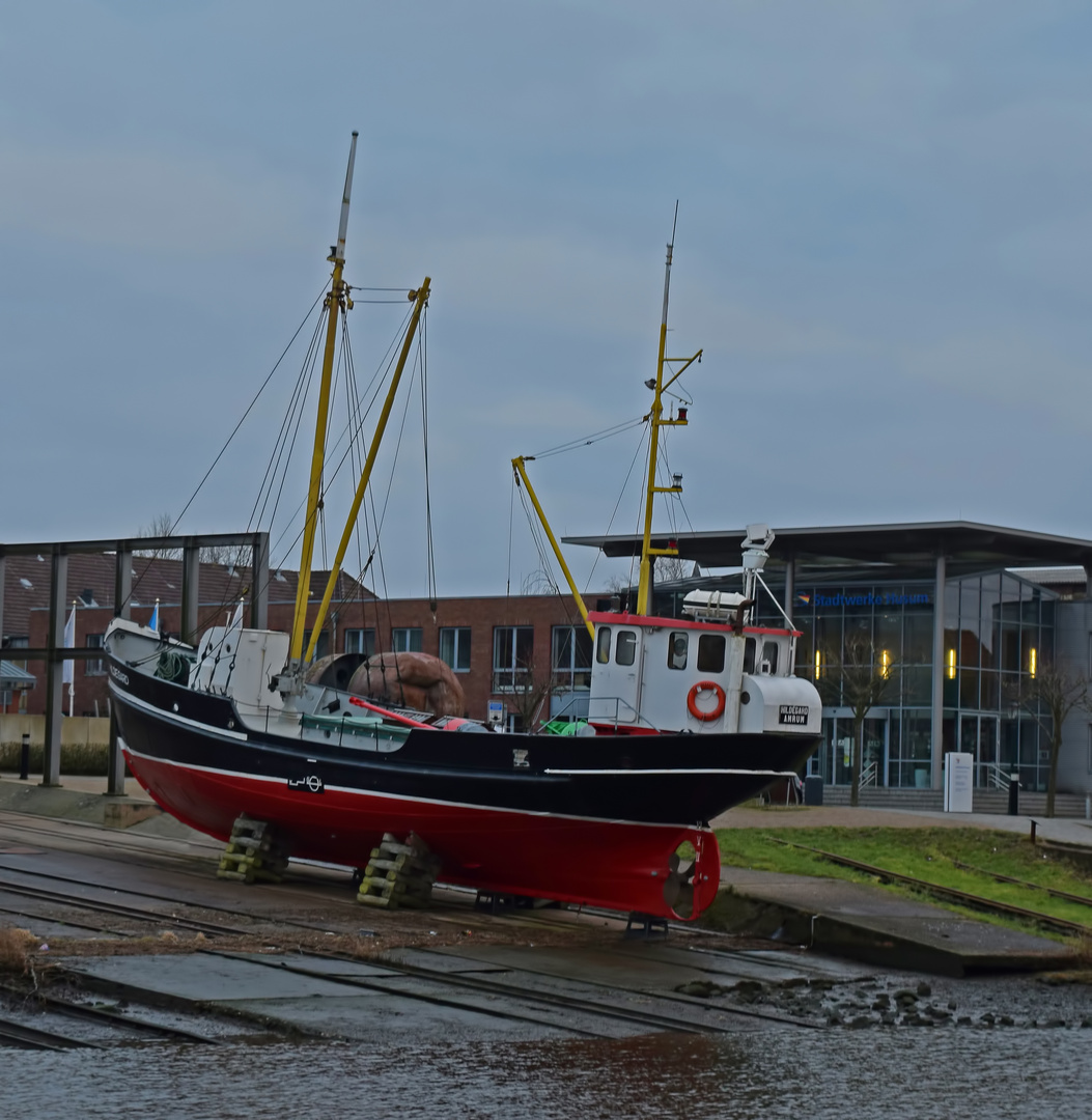 Schiff im Husumer Binnenhafen