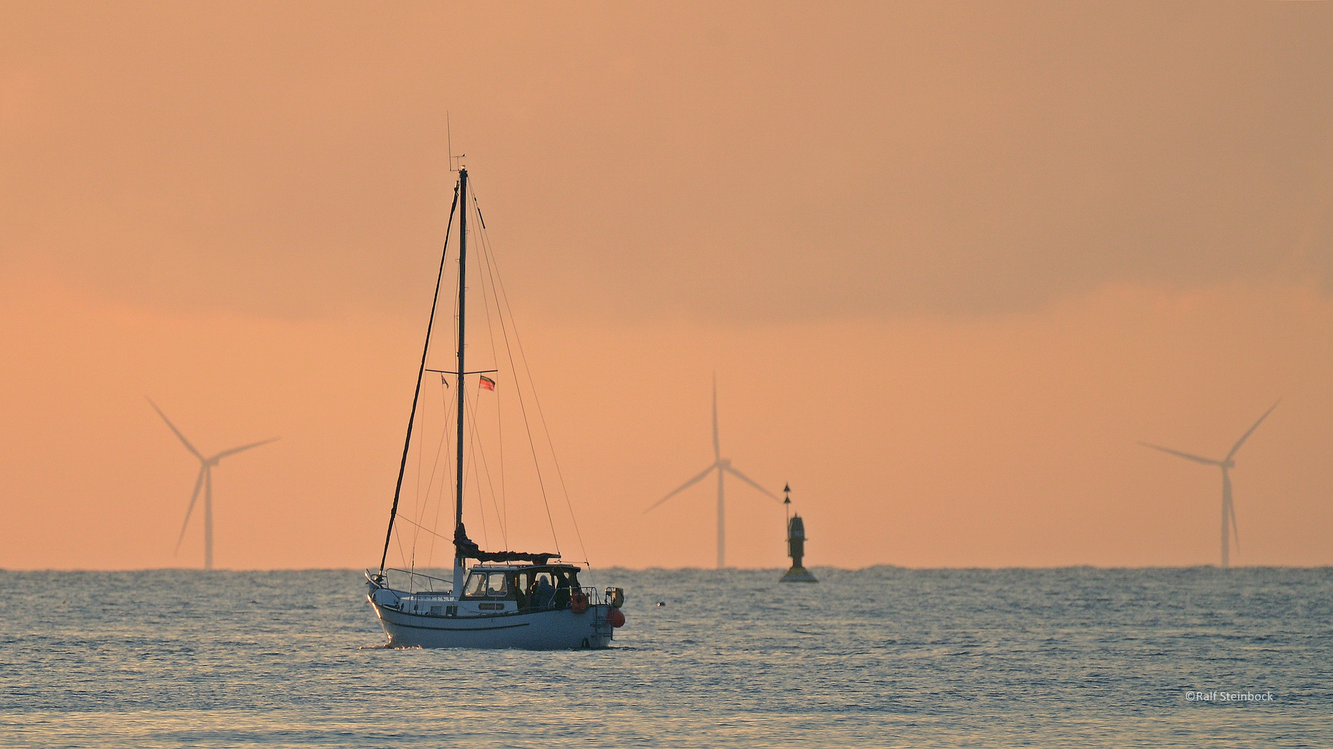 Schiff im Revier vor Helgoland 