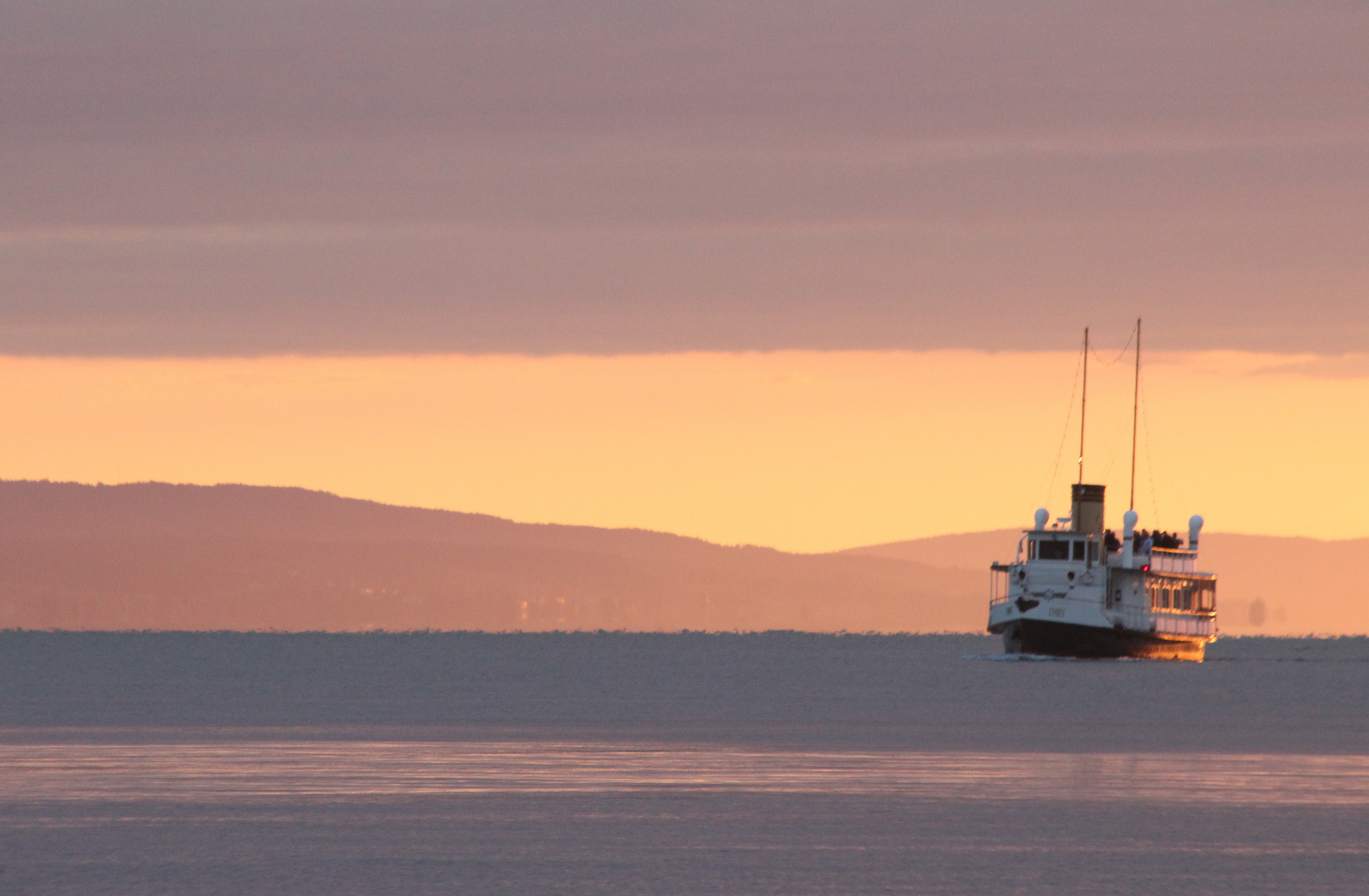 Schiff im Sonnenuntergang 