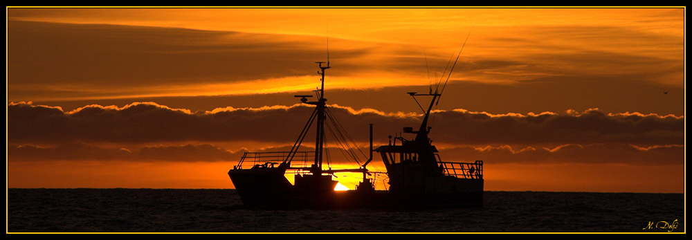 Schiff im Sonnenuntergang