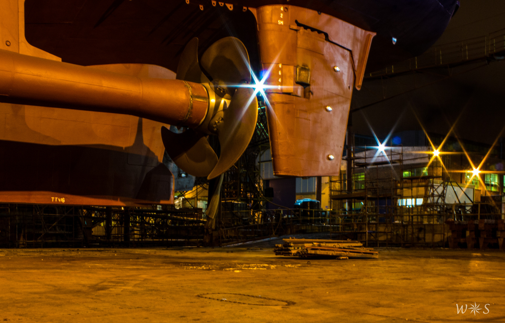 Schiff im Trockendock während eines Werftaufenthaltes (2)