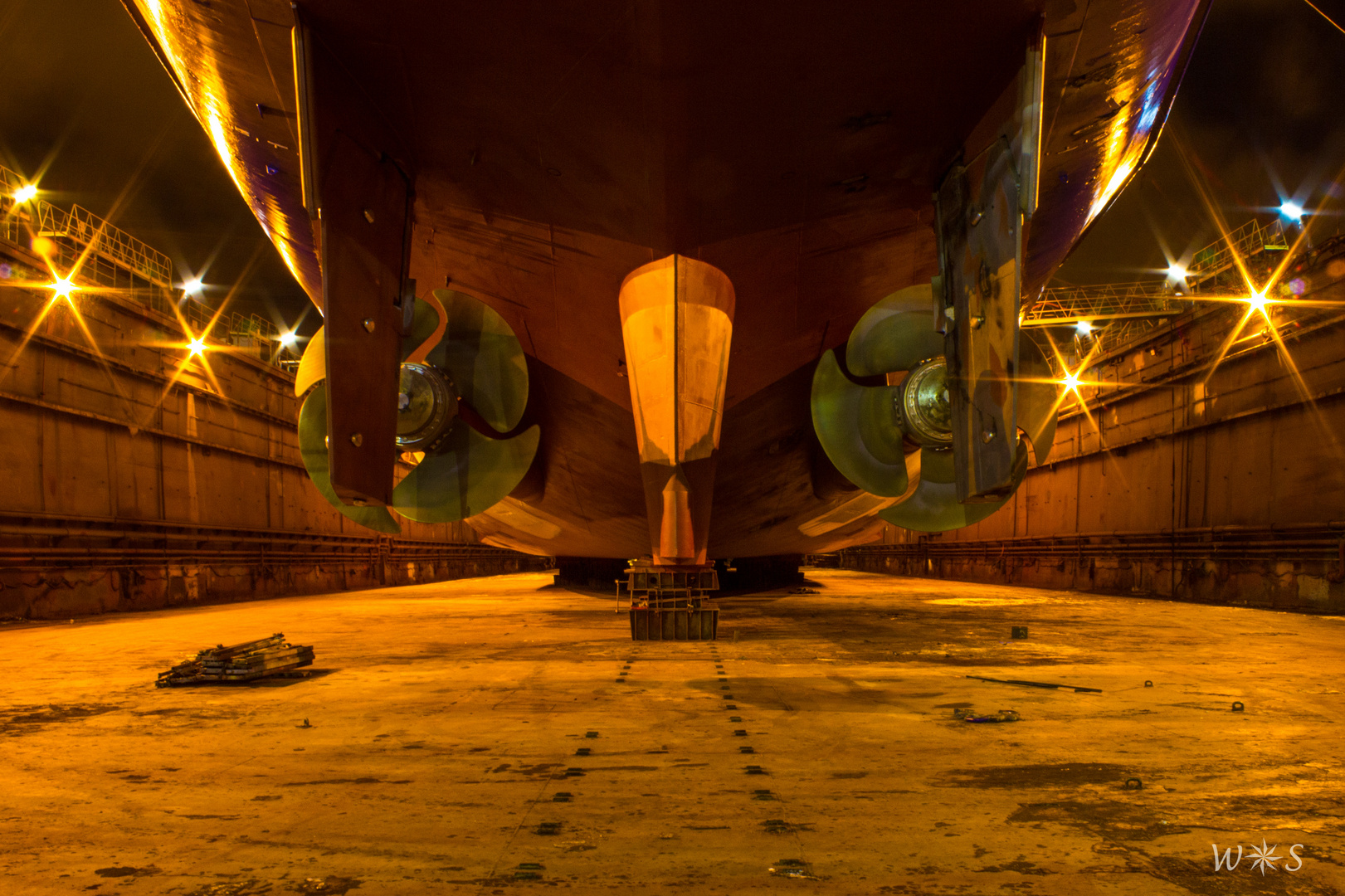 Schiff im Trockendock während eines Werftaufenthaltes