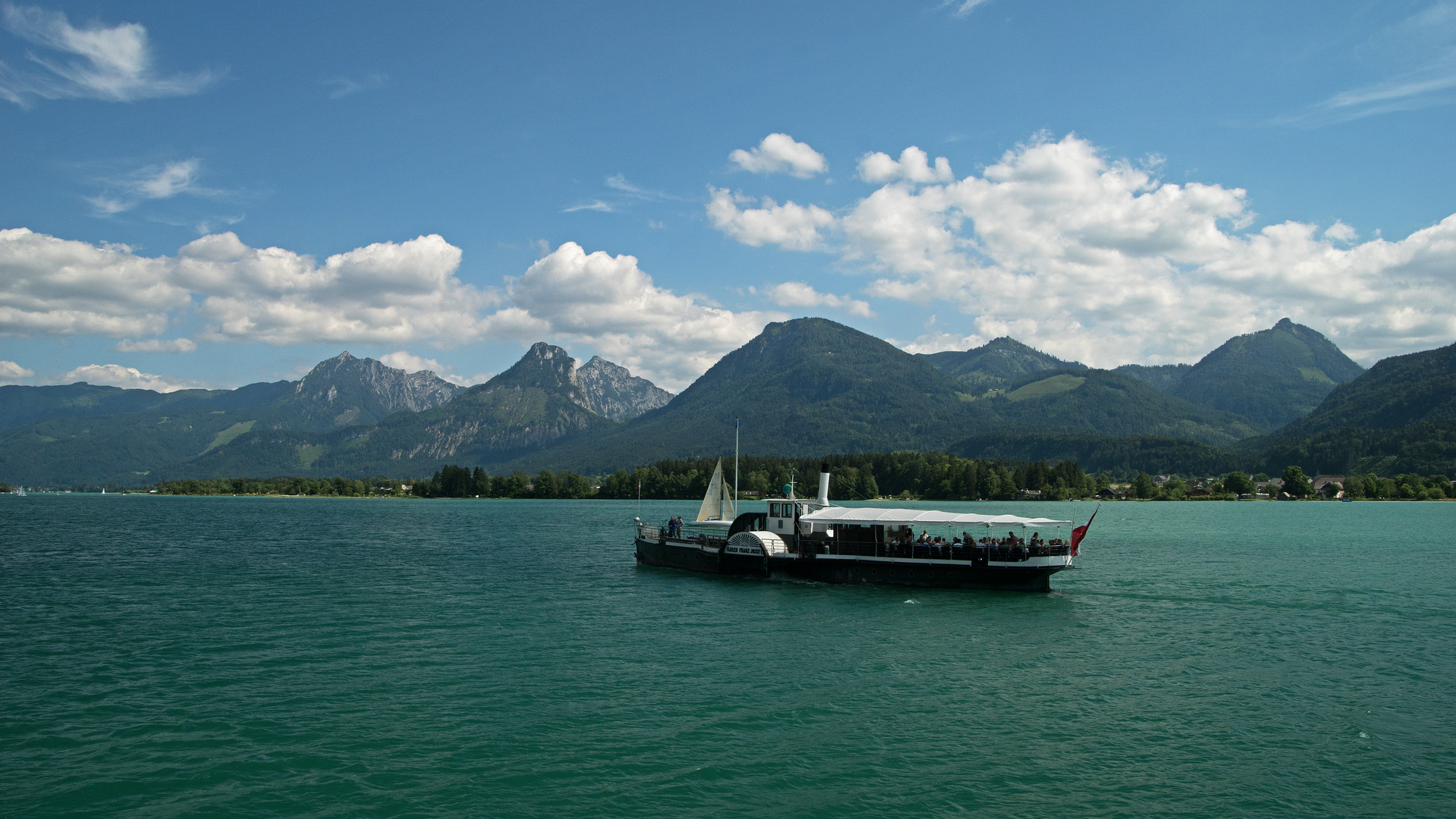 Schiff Kaiser Franz Josef mit Berge