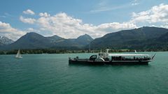 Schiff Kaiser Franz Josef mit Segelboot