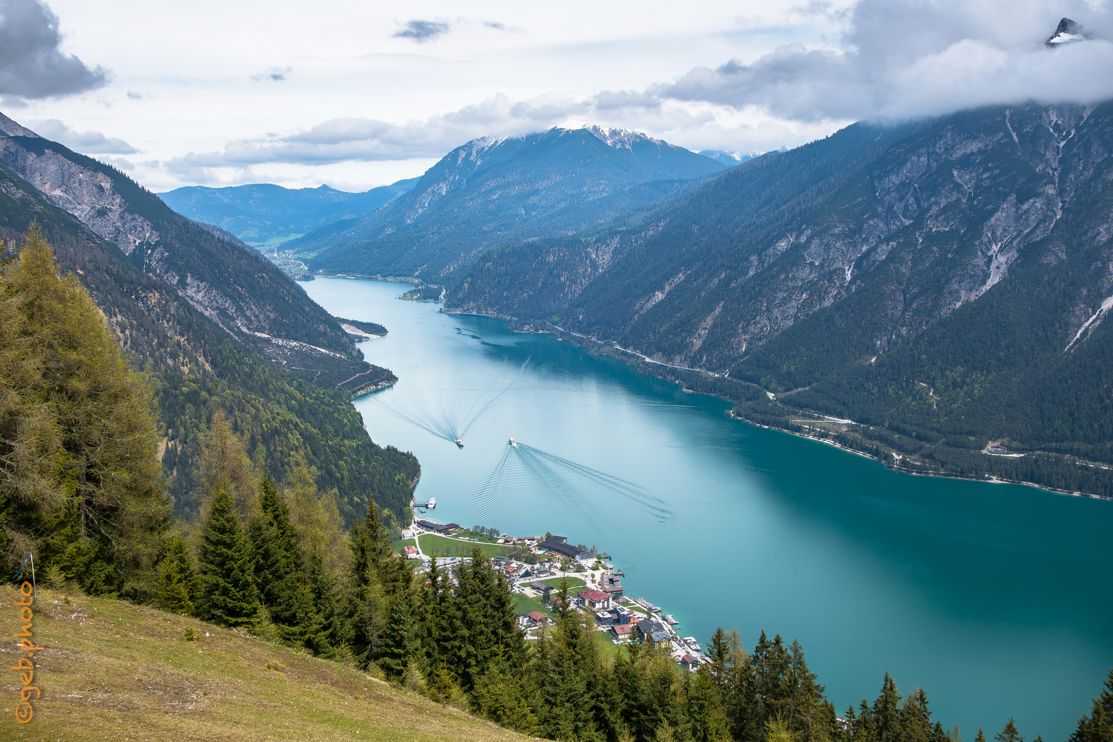 Schiff-Spuren auf dem Achensee