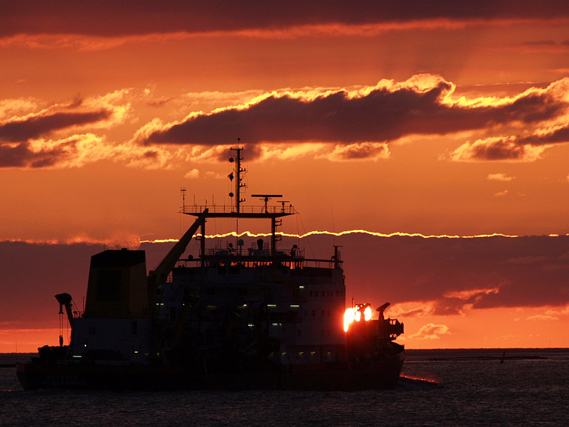 Schiff vor Bremerhaven