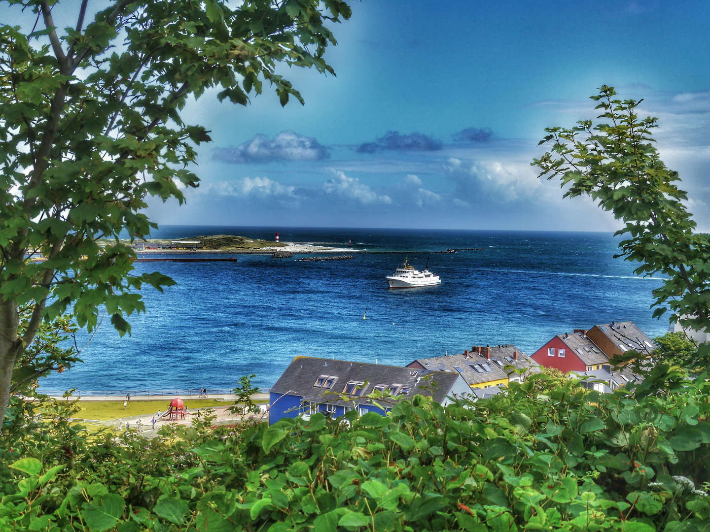 Schiff vor Helgoland