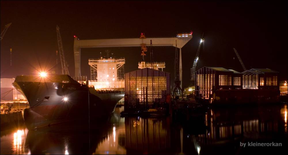 Schiffbau am Estesperrwerk ,Hamburg