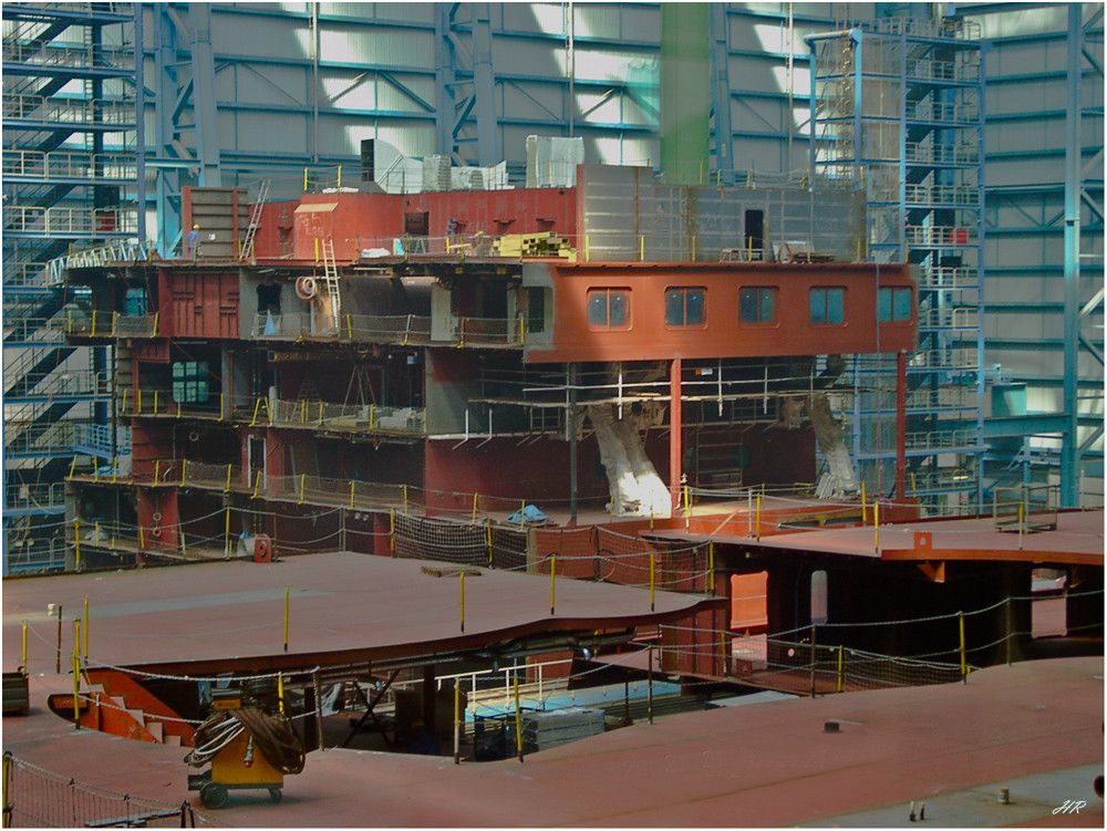 Schiffbau in der Papenburger Werft.