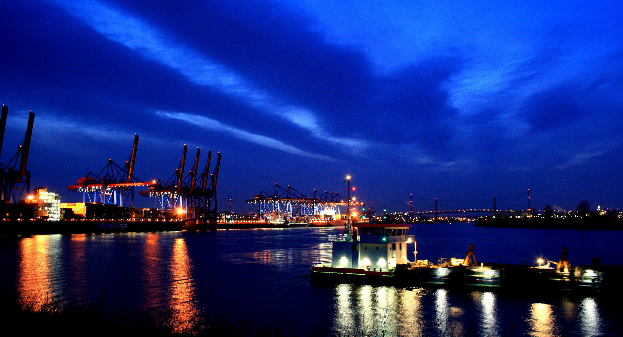 Schiffchen vor Hafen