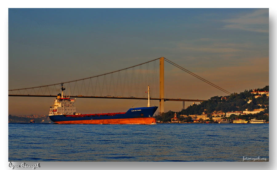 Schiffe am Bosphorus