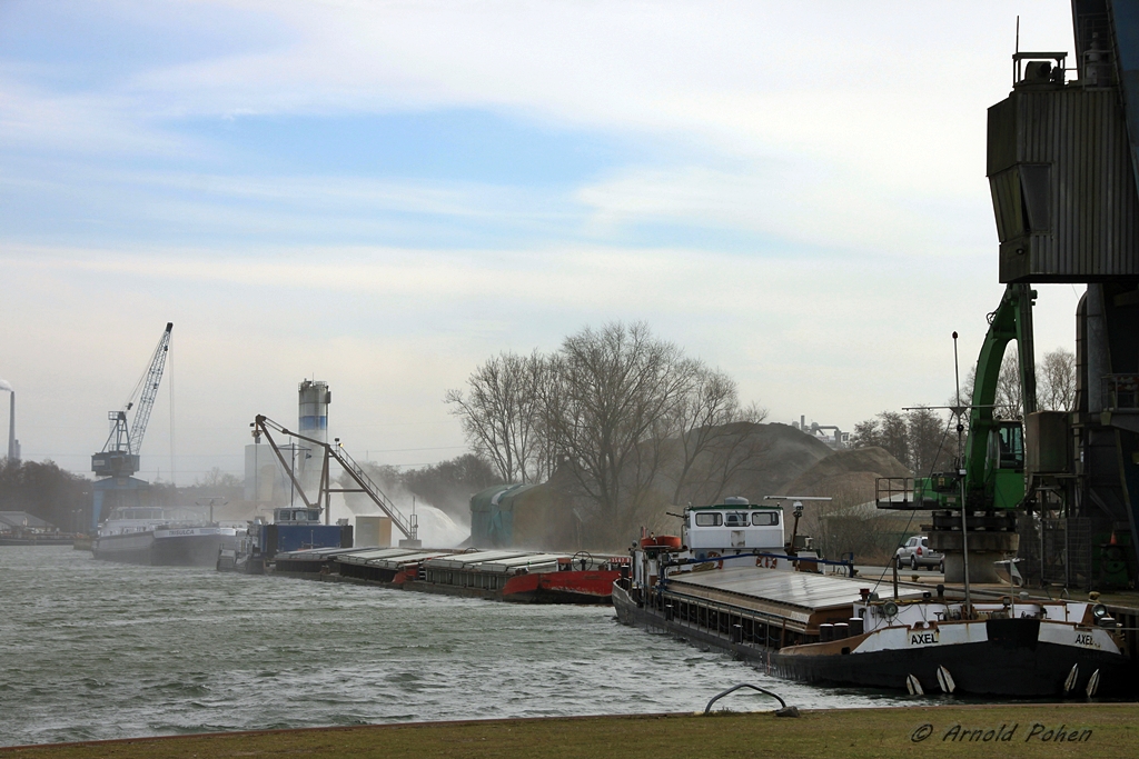 Schiffe am Hafen Dorsten