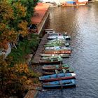 Schiffe am Ufer der Moldau, Prag