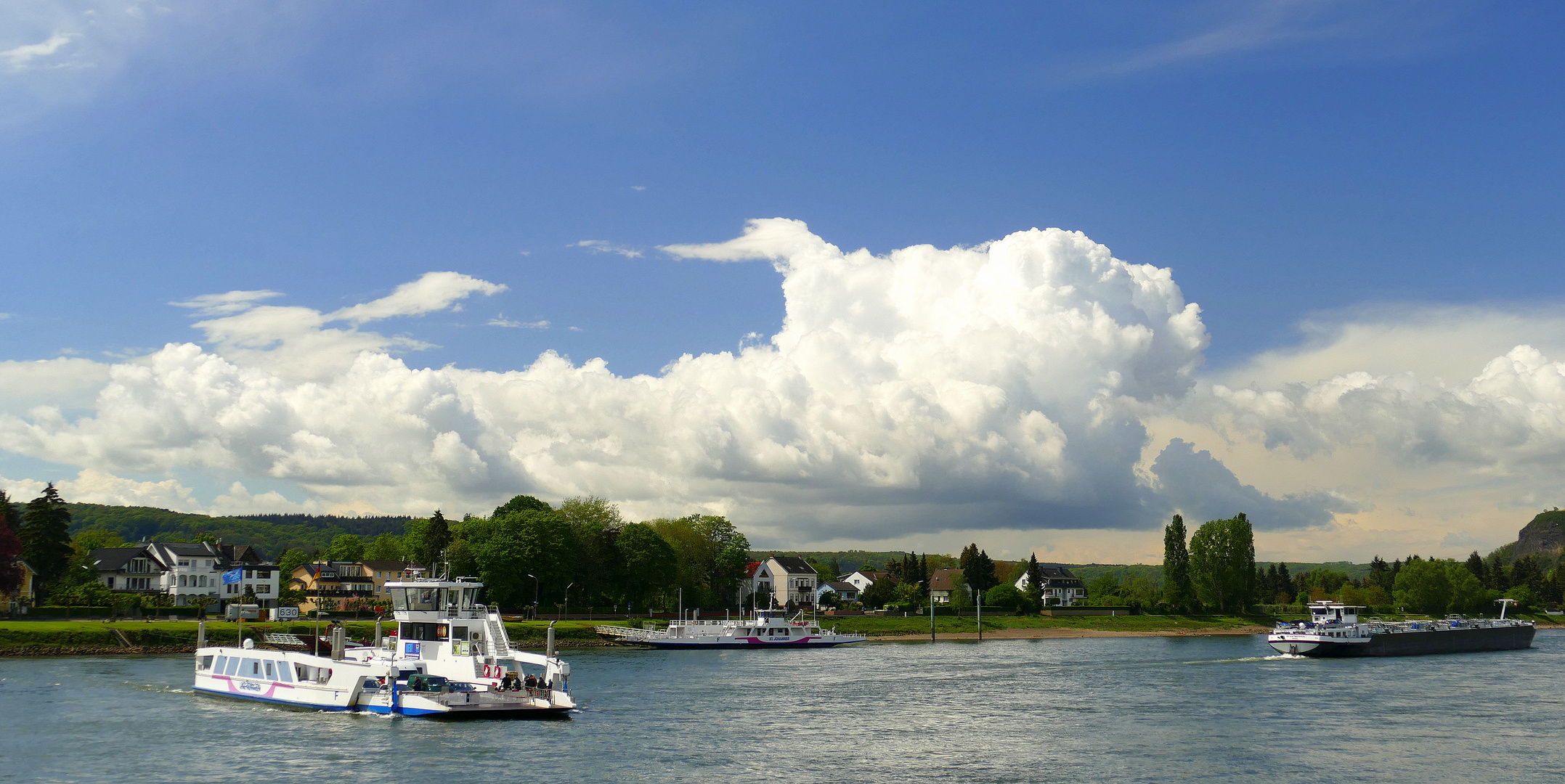 °°°° Schiffe auf dem Rhein °°°°