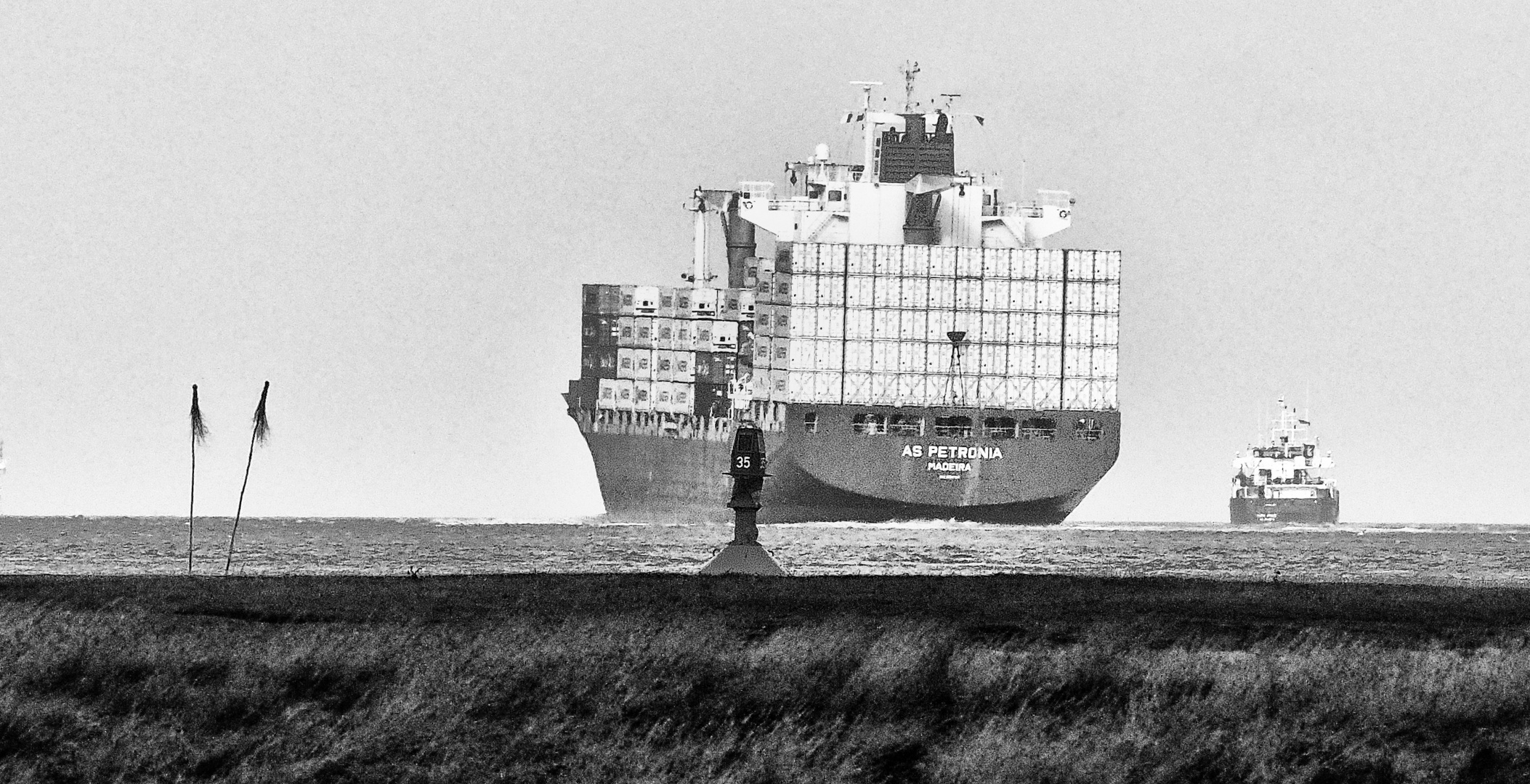 schiffe auf der Elbe Foto & Bild deutschland, europe, niedersachsen