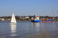 Schiffe auf der Elbe