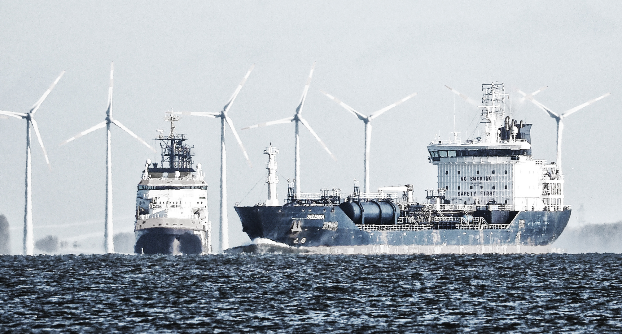 schiffe auf der Elbe Foto & Bild deutschland, europe, niedersachsen
