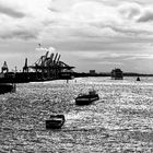 Schiffe auf der Elbfahrt vom Hamburger Hafen zum Meer