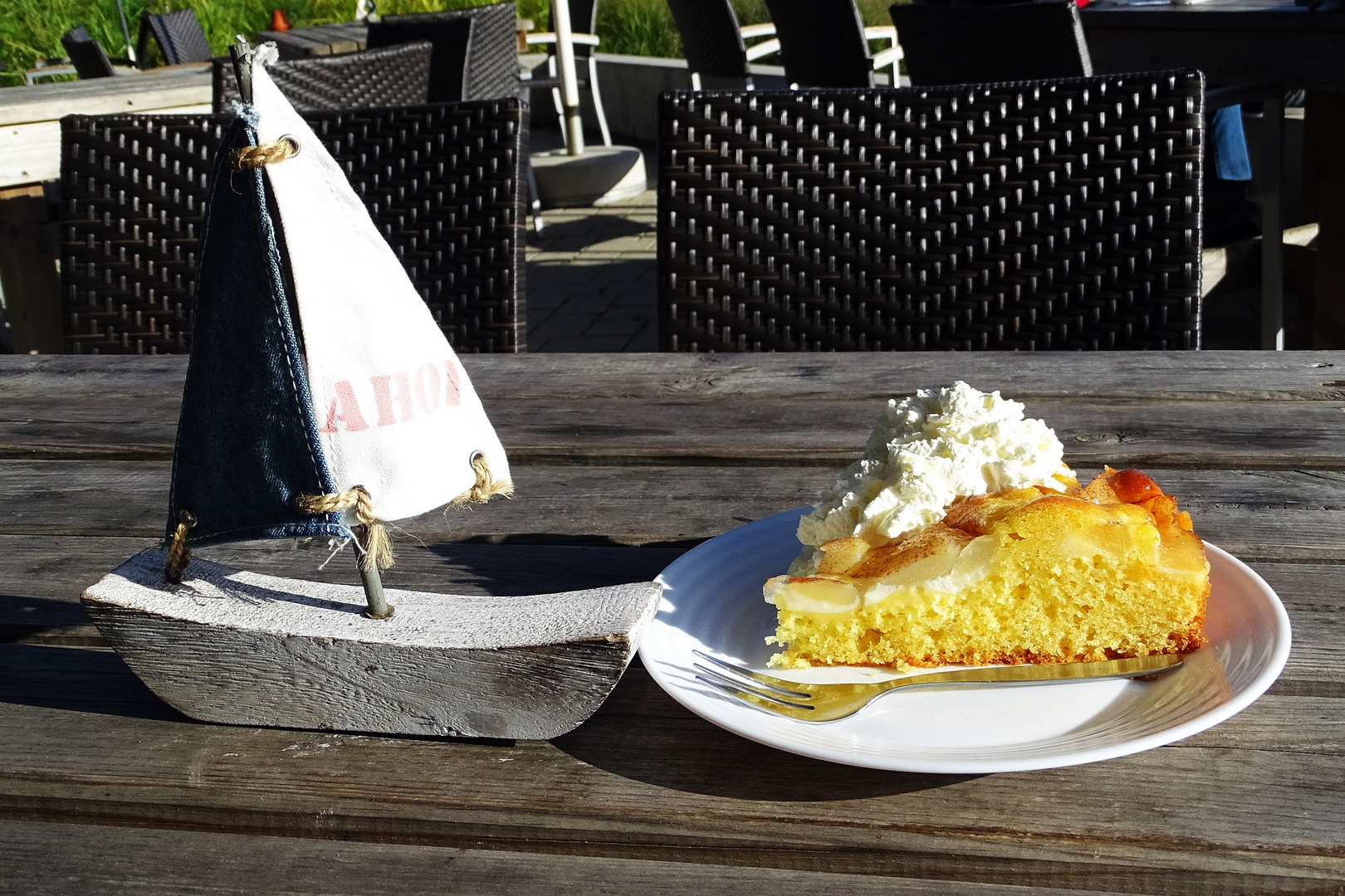 Schiffe gucken und Kuchen essen