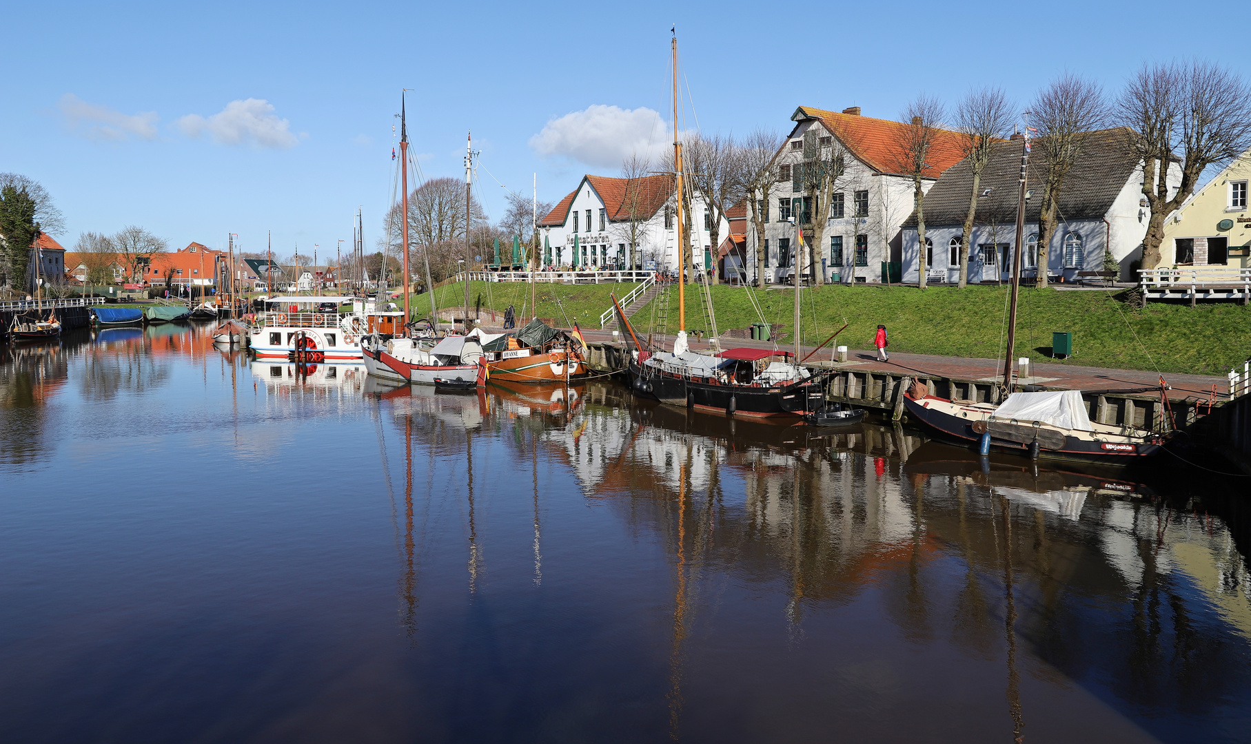 Schiffe im Hafen von Carolinensiel (2019_03_19_EOS 6D Mark II_0683_ji)