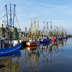 Schiffe im Hafen von Dorum