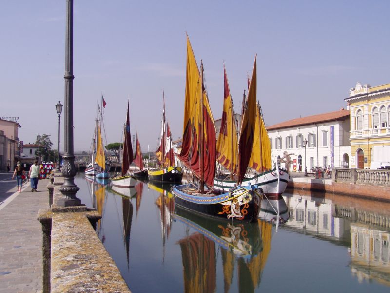 Schiffe im Hafenkanal, Cesenatico