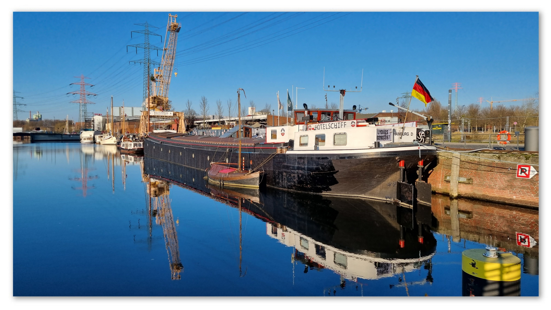 Schiffe im Harburger (Hamburg) Hafen