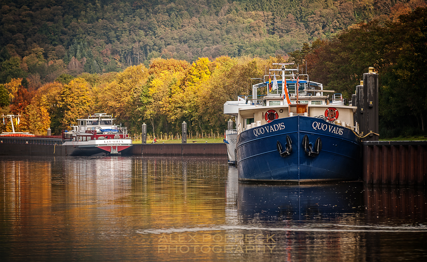 Schiffe im Herbst