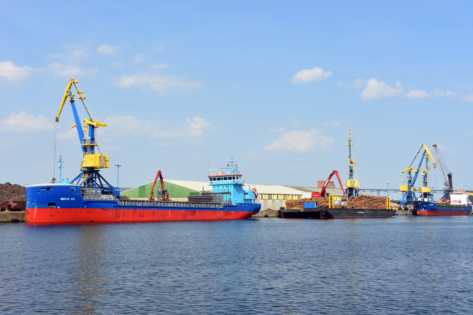 Schiffe im Seehafen Wismar