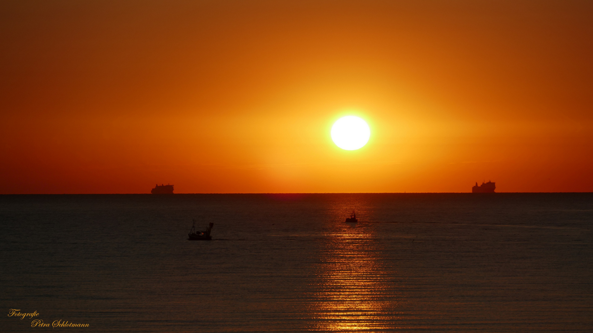 °°°°Schiffe im Sonnenaufgang°°°°