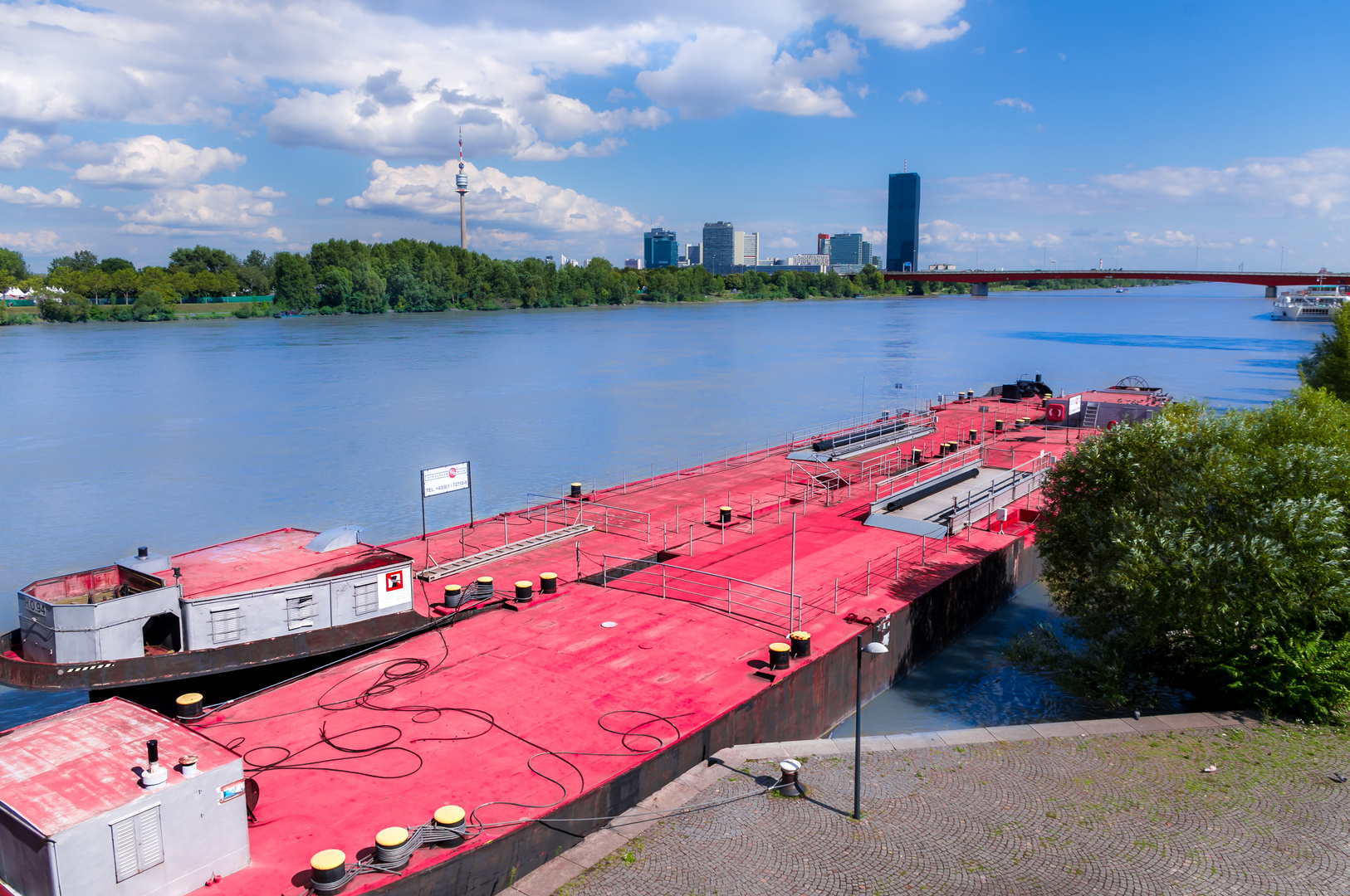 Schiffe in der Donau