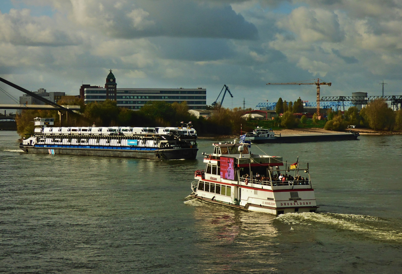 Schifffahrt auf dem Rhein (2)