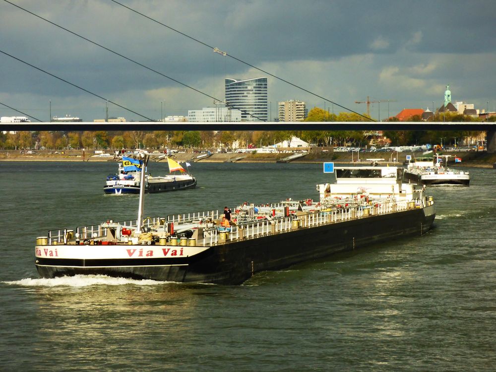 Schifffahrt auf dem Rhein Foto & Bild world, europe, düsseldorf rhein