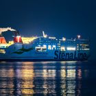 Schifffahrt auf der Kieler Förde am Abend