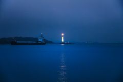 Schifffahrt auf der Kieler Förde am Abend