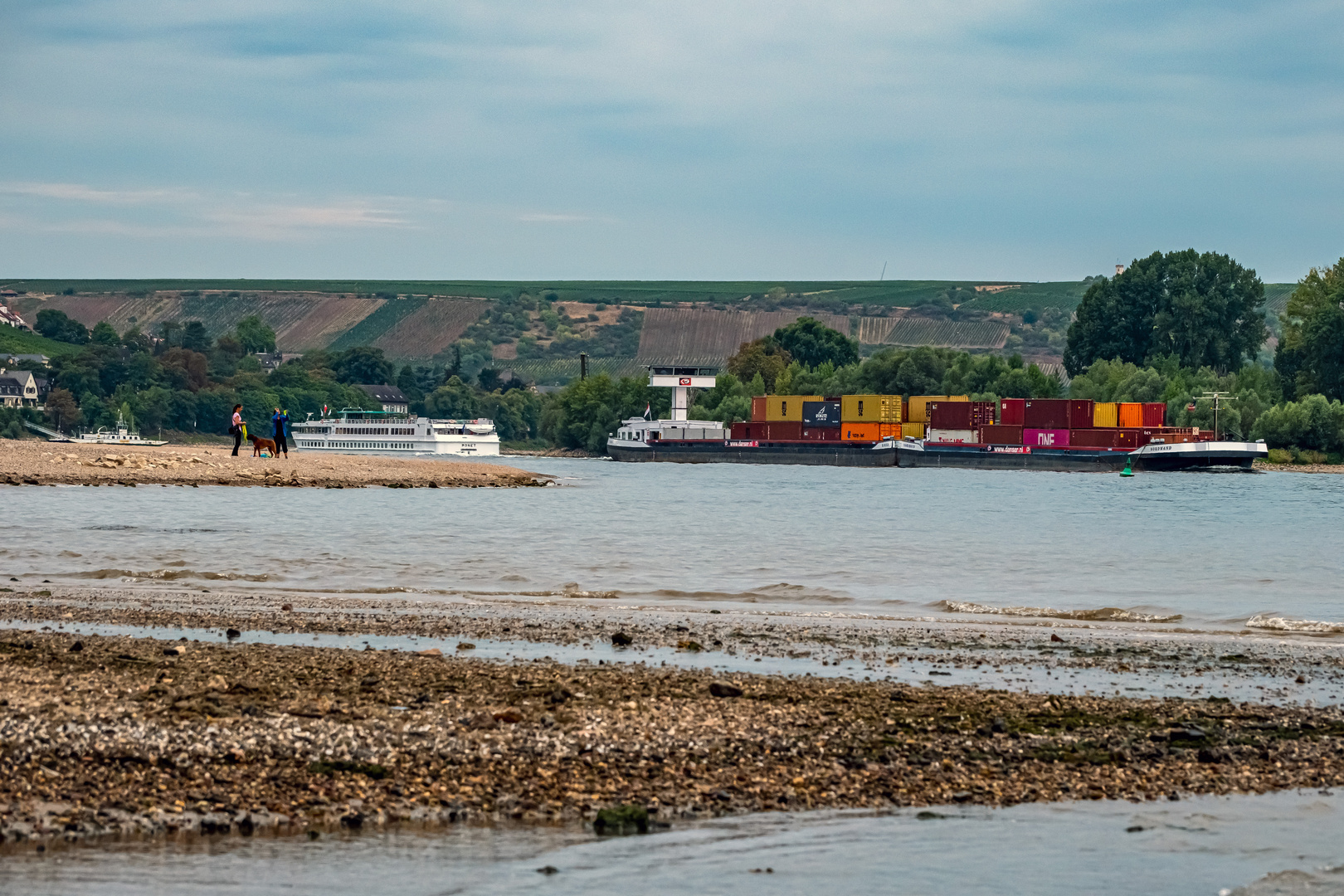 Schifffahrt bei Niedrigwasser.