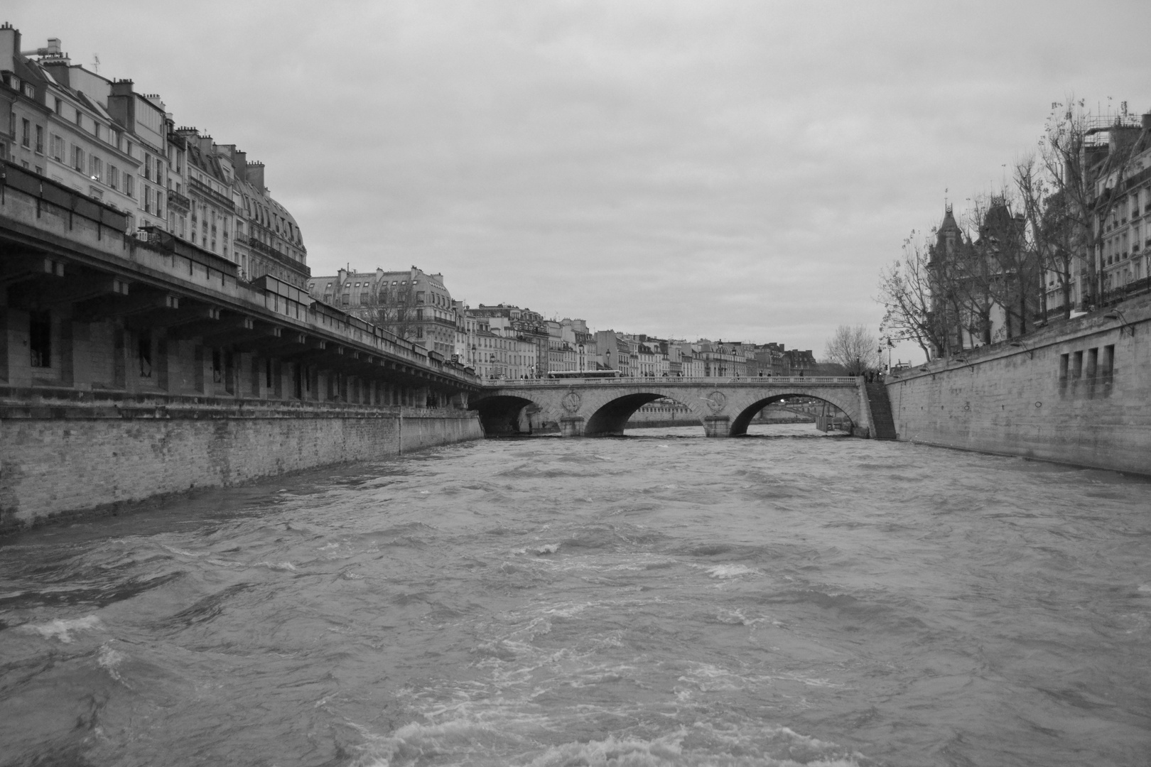 Schifffahrt durch Paris