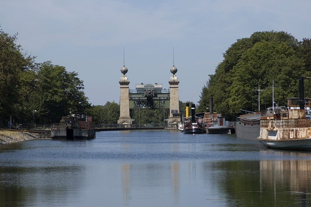 Schiffs-Hebewerk Henrichenburg mit Anlegestelle für Boote