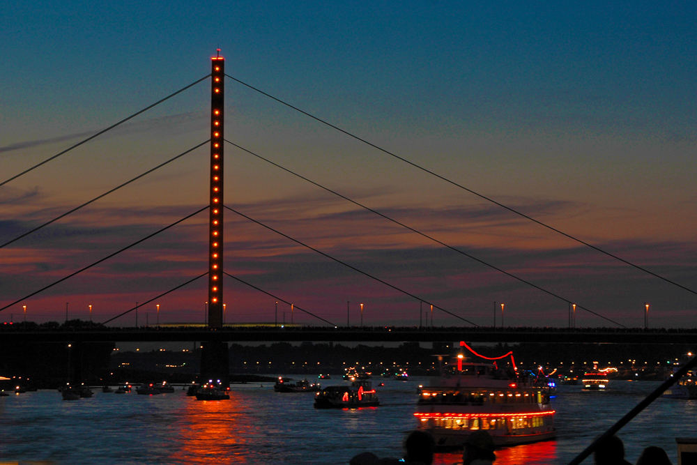 Schiffsanfahrt vor dem Feuerwerk