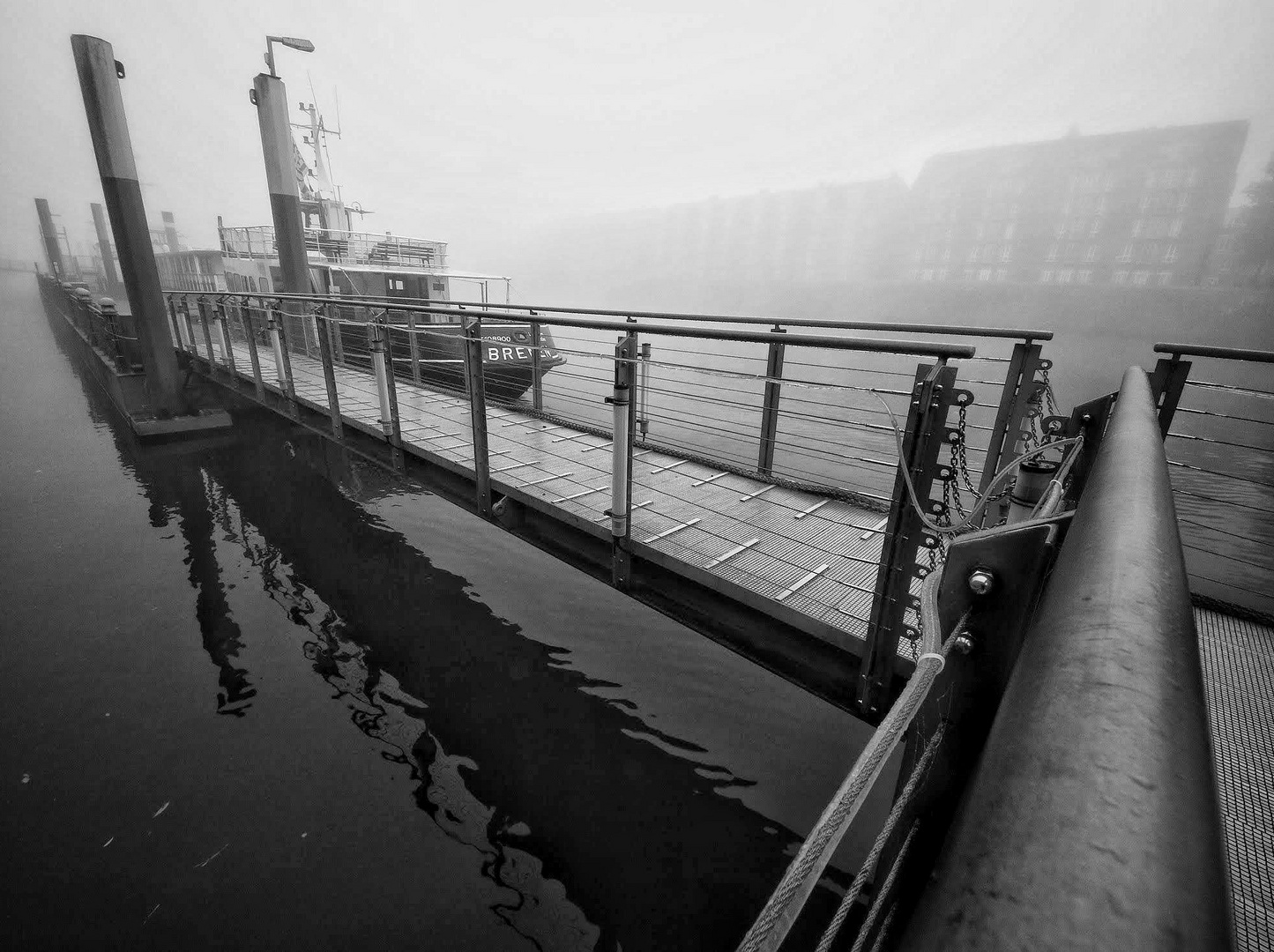 Schiffsanleger an der Weser, Bremen-Zentrum