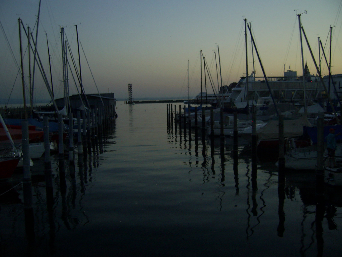 Schiffsanleger in Friedrichshafen bei Nacht