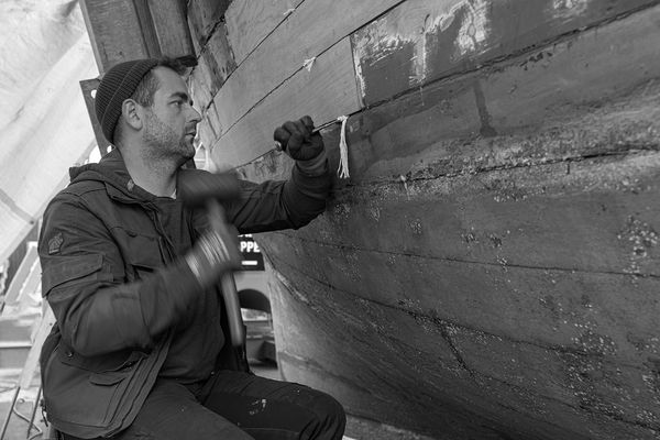 Schiffsbauer auf Insel Poel